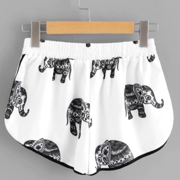 ❌SOLD❌Elephant Shorts - Picture 3 of 5